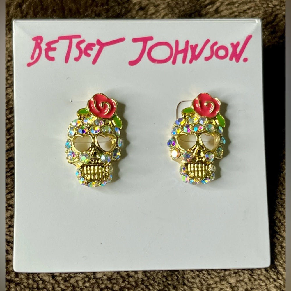 BETSEY JOHNSON SKULL WITH ROSE EARRINGS